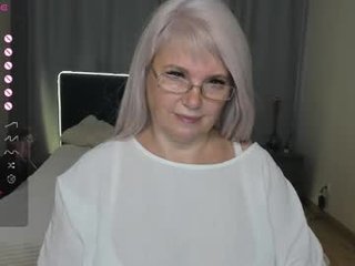 emma_sexy_pill blonde cam girl dominated online