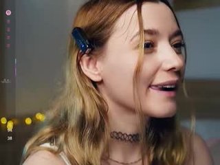 cutenass cam babe takes ohmibod online and gets her pussy penetrated