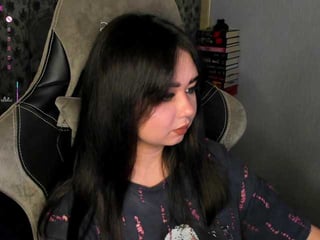 -carolina- depraved brunette cam girl presents her pussy sodomized