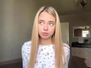 laquandalevie depraved blonde cam girl presents her pussy drilled