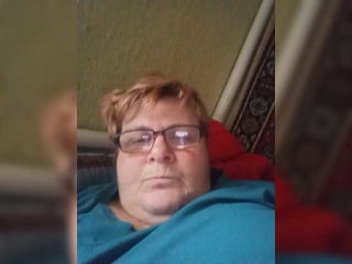cekun russian cam girl playing with her juicy pussy while nobody is around to help her out with that