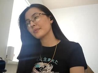 melodeehayden asian cam girl shows perfect ass