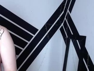 sweet_moonn_vip cute cam babe likes squirting after dildo-fucking live on sex cam