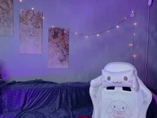 kikimoor cam girl loves deep blowjob in the chatroom