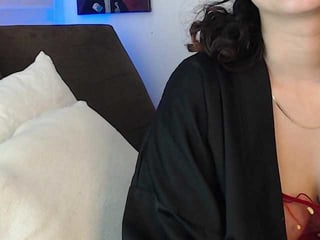 melissa-giratt brunette cam babe loves getting her cunt banged online