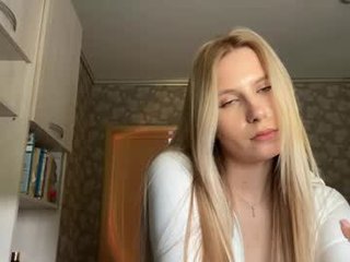 serinalasch blonde cam girl gets her ass stuffed with huge dick