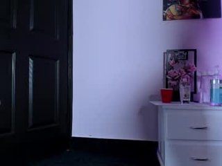 sisilv sex cam with a horny cute cam girl that's also incredibly naughty