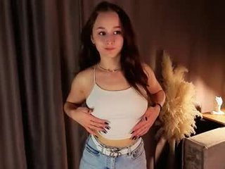 julielamb cam girl showing big tits and big ass
