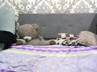 amanda_couple_ cam girl with beautiful feet loves deep and sweet live sex