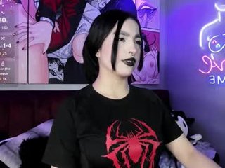 darki_shine_ cam girl gets her deep anal kinky experience