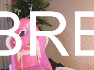 leslie_wholsh sex cam with a horny cute cam girl that's also incredibly naughty