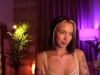 goodchoice_ beautiful cam babe has the ever-willing mens at her service, and she uses him for all he's good for