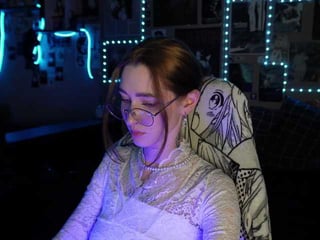 diana-dii depraved brunette cam girl presents her pussy sodomized