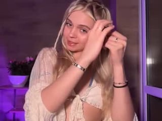 alexadevilicious english cam girl show his beauty legs online