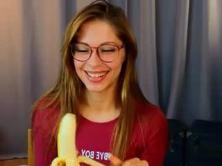 jennellsouvannakhiry sex cam with a horny cute cam girl that's also incredibly naughty