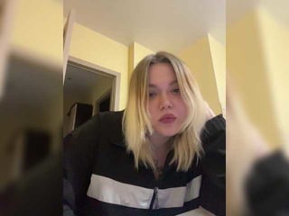 kittymood depraved blonde cam girl presents her pussy drilled