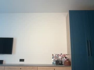 cinnabuny depraved blonde cam girl presents her pussy drilled