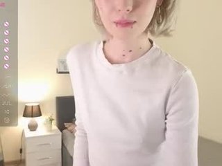 erica_crau cam girl in beautiful lingerie girl shows off her pussy on camera