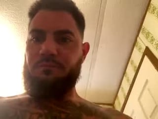 lovehurts282828 webcam girl with big tits enjoys hot and sensual live sex