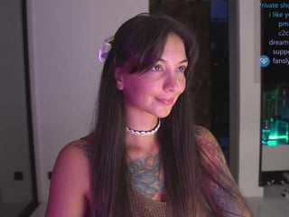 bongcinnamon depraved brunette cam girl presents her pussy sodomized