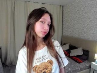 sweetiekiki sex cam with a horny cute cam girl that's also incredibly naughty