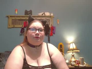kinkykitten253 kinky cam slut goes for deeper pussy insertions online