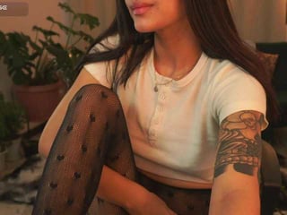selenevaughan depraved brunette cam girl presents her pussy sodomized