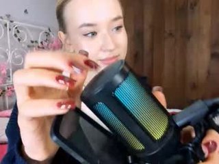 fletahargenrader depraved blonde cam girl presents her pussy drilled