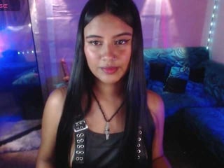 mar-18 depraved brunette cam girl presents her pussy sodomized