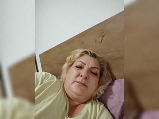 clarabbw49hot BBW italian cam babe has ber ass cheeks spread wide on camera