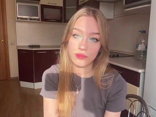 toniereano depraved blonde cam girl presents her pussy drilled