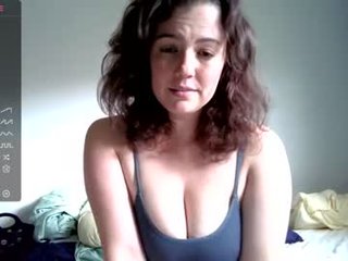 lovemesomemoree webcam milf does a good fucking in the chatroom