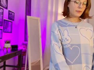 bubblegum_babe_ nude cam bitch enjoys hard live sex on camera