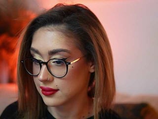 aileenkiss depraved blonde cam girl presents her pussy drilled