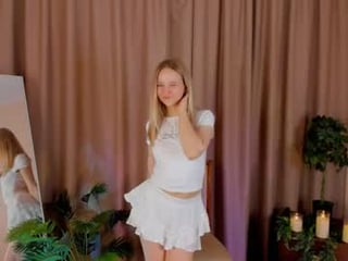noctisveil depraved blonde cam girl presents her pussy drilled
