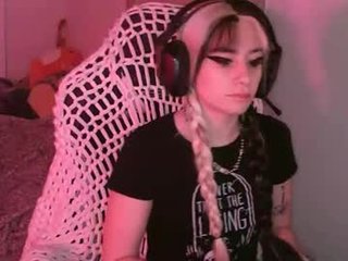 manicpixieslutt hot cum dripping from beautiful cam babe pussy