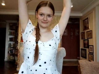 elenakeel elegant cam girl in a revealing bra online